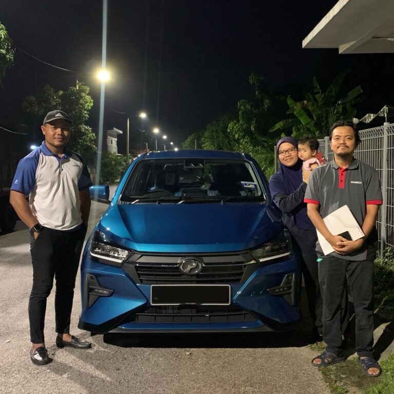 Gambar delivery kereta Perodua bersama customer 3