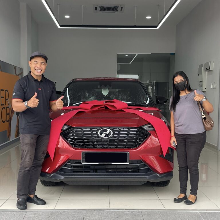 Gambar delivery kereta Perodua bersama customer 17